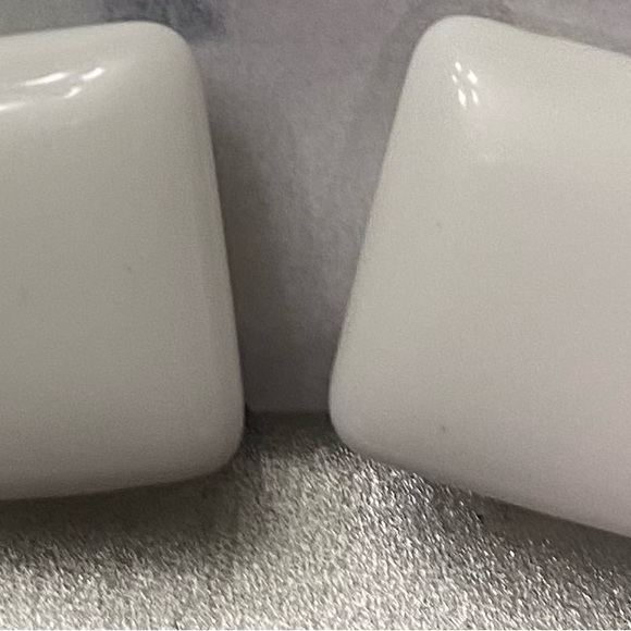 White Lucite TRIFARI Clip VTG earrings Square Simple GrannyCore Costume Signed - Picture 3 of 7